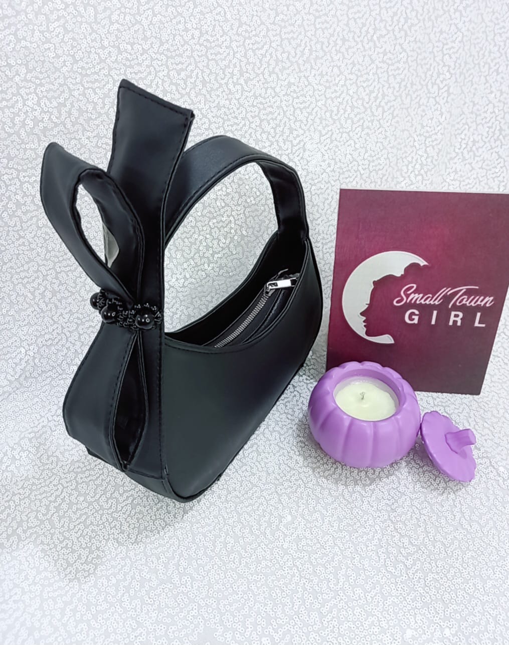 Black Bow Beauty (B144)