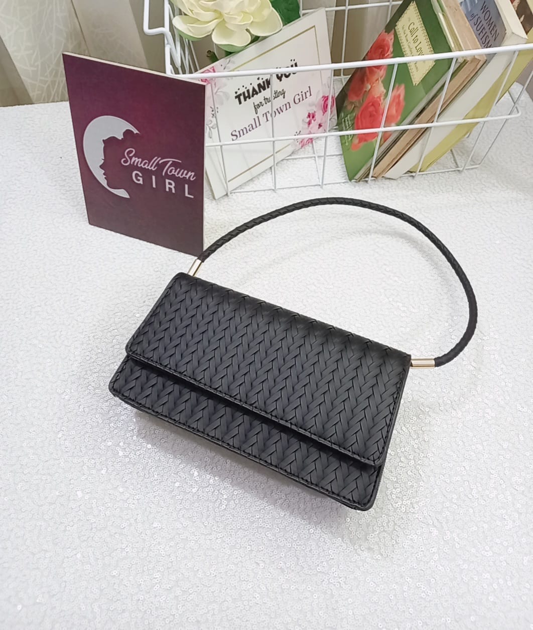 Simple & Stylish Shoulder Bag (B118)